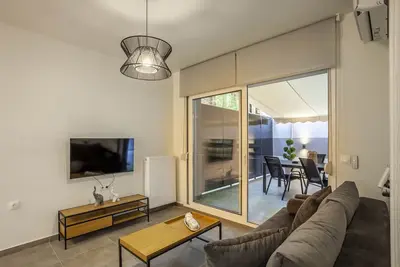 Simone By Socrates Junior Houses