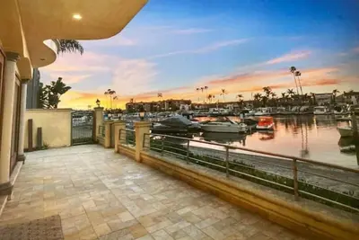 Image de Beachfront Naples Island Mansion w/ private beach