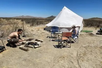 Image de 2 yurts 90 mins from la