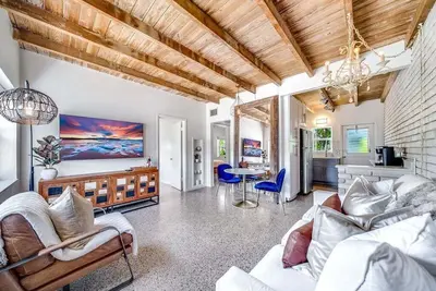 Image de 2 Bd Delray Beach Cottage walk to Atlantic Ave & the beach
