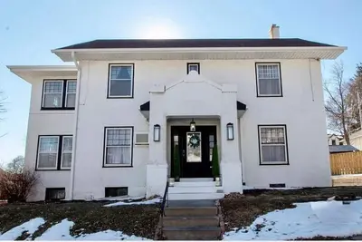 Midtown Mansion Close to Old Market, Cws, Chi, Blackstone district and more!