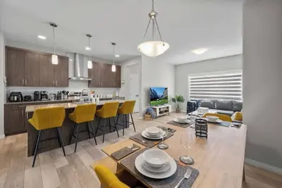 Image de Luxury Home Mins to Airport |King Bed |3br| Ac