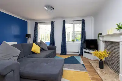 3 Bed 1 Bath - Free Parking | Self Check-in | WiFi | Smart Tv | Garden