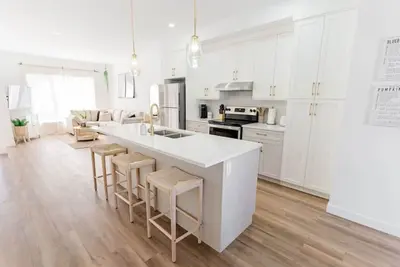 *New & Spacious | Free Parking | 7min to Downtown*