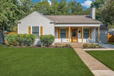 Image de Stunning home centrally located by Bluffview