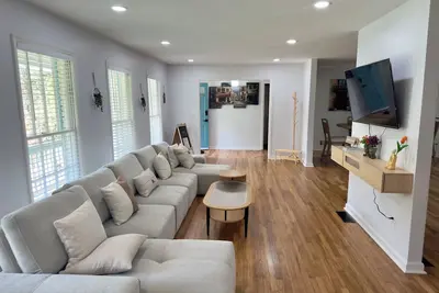 Image de Quite & Spacious Mid-Century Estate near Downtown, Flexible check in/out