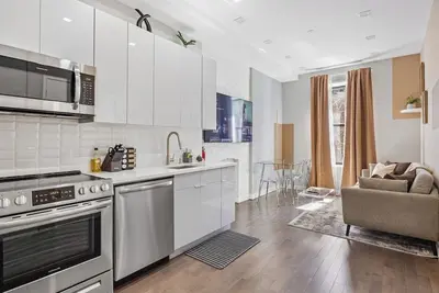 Image de Beautiful 3 Bedroom/Sleeps 7 near Airport, Subway, Museums and all Nyc Sites
