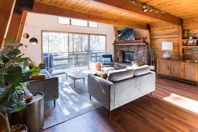 Image de Modern & Cozy Big Bear Cabin Nestled in the Woods