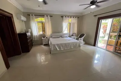 Image de Lovely relaxing Elegant 3bd 3bath Home shared pool<br>