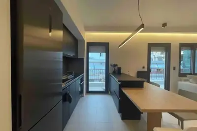 Image de Renovated family friendly condo