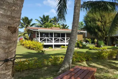 Image de Nikao Cottages Unit 5 : Positioned directly on the beach with amazing sea views.