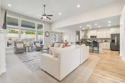 Botanical Breeze - Spacious Home in Kennewick