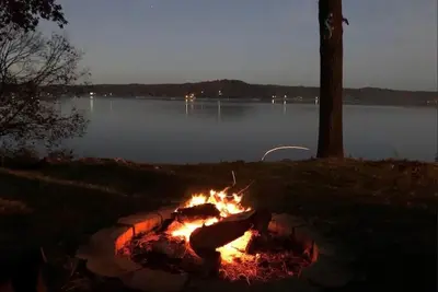 Image de Lake View Cabin couples getaway - family vacation with Private Boat/Swim Dock