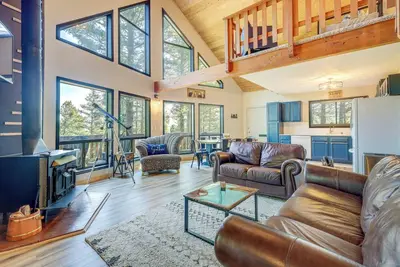 Image de Stylish Angel Fire Cabin w/ Deck - 2 Mi to Ski Mtn