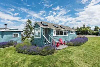 Twin View Cottage - King, Futon, jetted tub