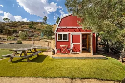 Image de Little Red Barn