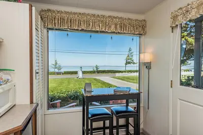 Image de Bay View Room - King, Water view, Jetted tub