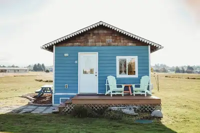 Honeymoon Cottage - King, Jetted tub, Private