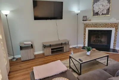 Image de Amazing cozy 2bdrm 2 1/2bth Townhome w/ screened patio, close to Dwntwn Atlanta!