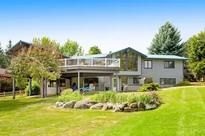 Lakefront home with dock, lake views, Ping-Pong, outdoor kitchen, private beach