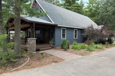 Image de Beautiful 4 Bed 4 Bath home - Walking distance to Torch Lake Public Access