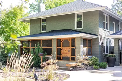 Image de Hottub! private outdoor spaces-Walk downtown and Mu. Pets Ok Top Notch finishes