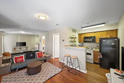 Image de Charming Condo Near W 7th, Dining, Univ Dr & Tcu. Cozy Extended Stay for Pros
