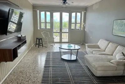 Image de Oceanside Oasis steps from the Beach