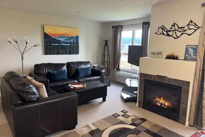 Image de 2 Bedrooms & 2 Bathrooms | End Unit | Great West Facing View | Hot Tub and Pool