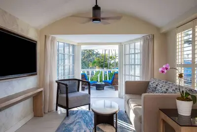 Image de Pool View Suite w/ Living Space and Balcony | Pets Are Allowed | Beach Access