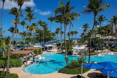 Image de Ultimate Beachfront Retreat Starts Here: Couple Room w/ Balcony and Pool Access