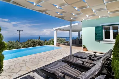 Villa 'Belvedere Verde' avec vue sur la mer, piscine, terrasse et Wi-Fi