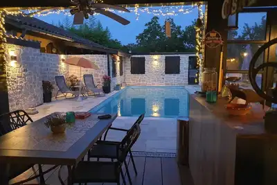 Image de French furnished small house, in the middle of a nature reserve, with a lake