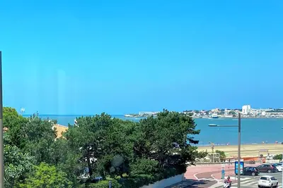 Image de Proche plage de Royan, vue Mer, équipements modernes