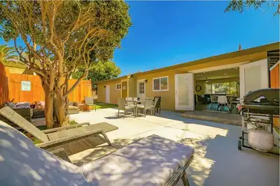 Image de Dog-Friendly Beach Home Near the Beach w/ Bbq, Fire Pit, Enclosed Backyard, & Laundry