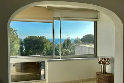 Image de Grand Appartement Traversant Avec Vue Sur Mer Et Cap Canaille- parking gratuit.