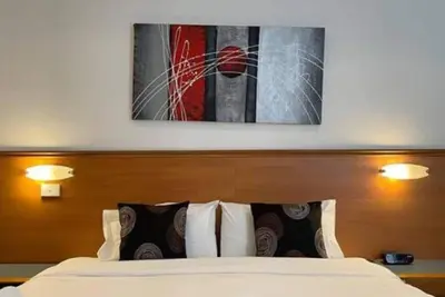 Image de Adelaide City Studio No. 435 – Stay Where the City Comes Alive