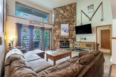 Image de Keystone Condo Close to Mountain House Base Area w/ Shared Pool & Hot Tub!