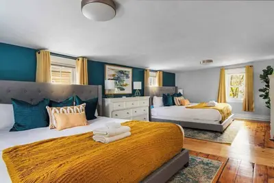 Image de *Historic1710 Halloween House|2br|Downtown+Parking