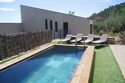 Image de Villa contemporaine, piscine, vue Luberon, Ă pied du village, grand confort