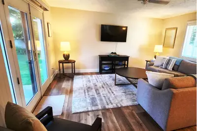 Image de Beautifully Updated Home on Oak Trail Drive in If\n