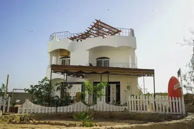 Image de White Villa No. 6\n