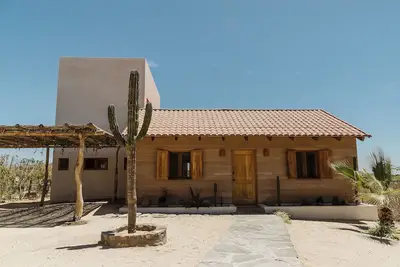 Image de A desert oasis with mountain and ocean views just moments from the beach