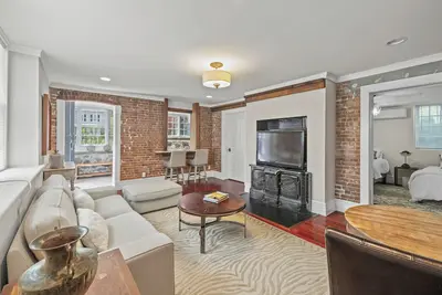 Image de C&J Signature Stays Historic renovated apartment