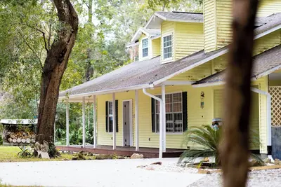 Image de Charming Forest Farmhouse:  Nature Lover paradise - Grazing cow field
