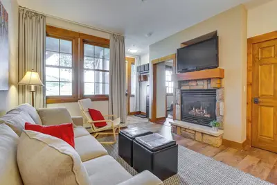 Image de Ski-In\/Ski-Out: Modern Granby Retreat w\/ View!