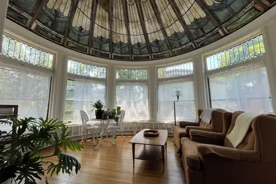 Image de Tiffany Suite: Enclosed Solarium Room + Bedroom + Office\/Yoga Room
