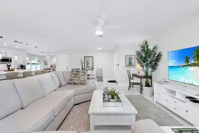 Image de Serenity Sands Delray Beach Oasis - Modern Getaway!