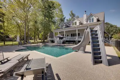 Image de Lake Livingston Paradise: Outdoor Pool w\/ Slide!