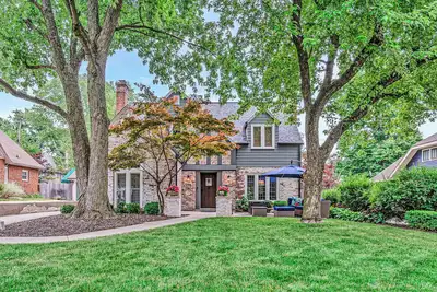 Image de Upscale neighborhood. Minutes to downtown. Large home and Pet-friendly in M-K